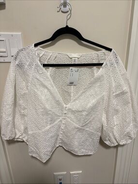 H&M White Eyelet V-Neck Puff Sleeve Top